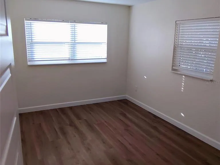 2230 Grove St S — Photo 6
