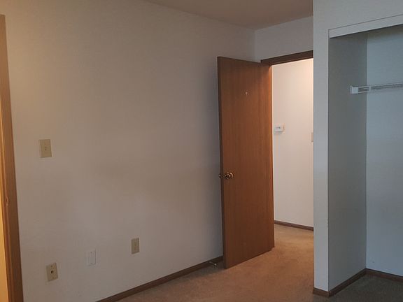 Spare Bedroom has 2 closets!
