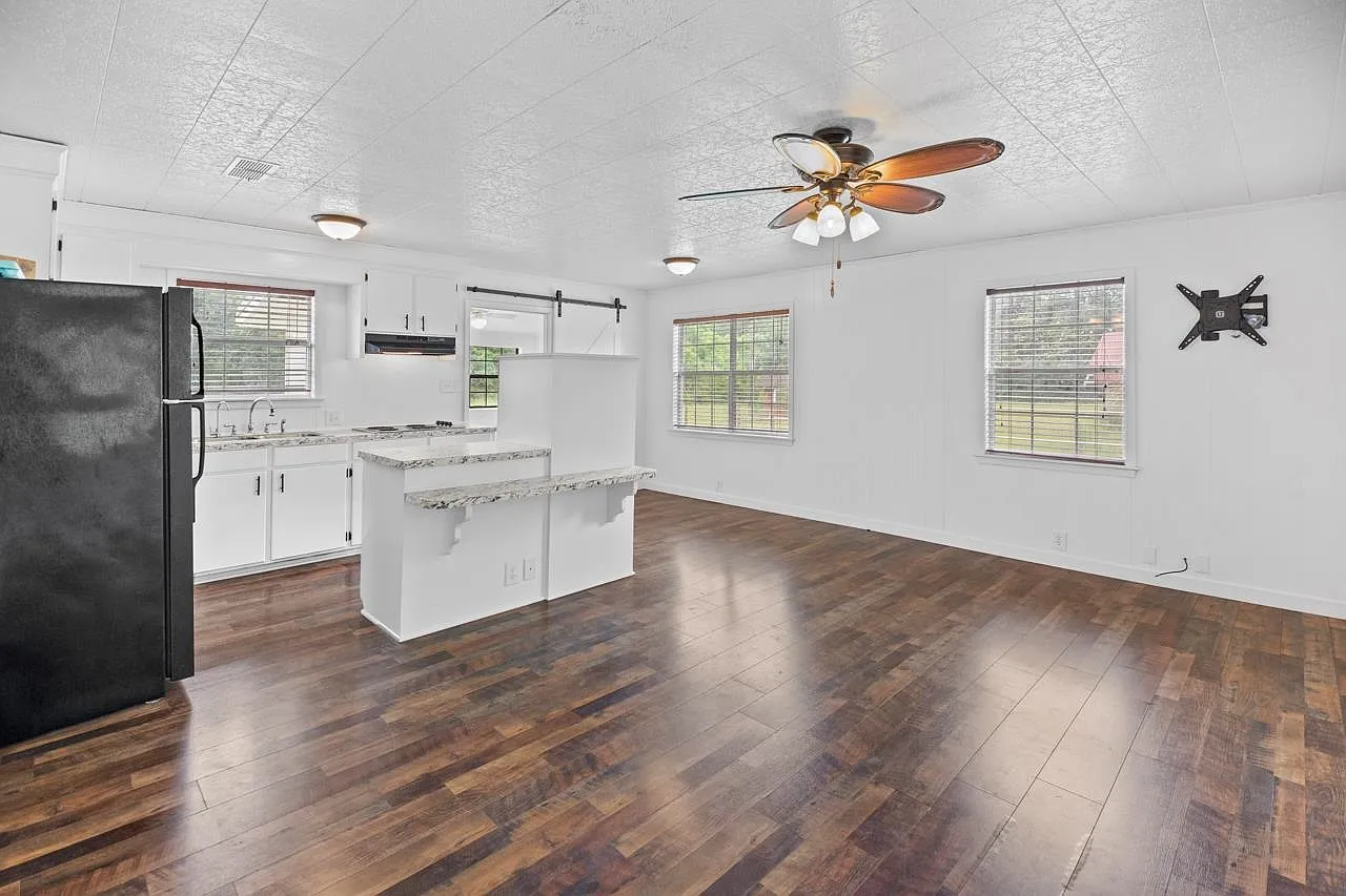 1 bed, 1.0 bath, 728 sqft, $950 — Photo 3