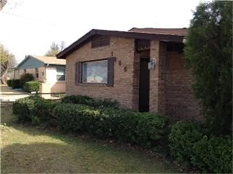 1865 Pasadena Dr — Photo 1