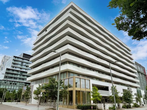 60 Tannery Rd #710, Toronto, ON M5A 0S8