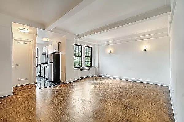1st image of 132 Henry St #4