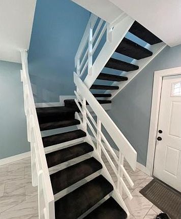 4th image of 330 Sunshine Dr #1