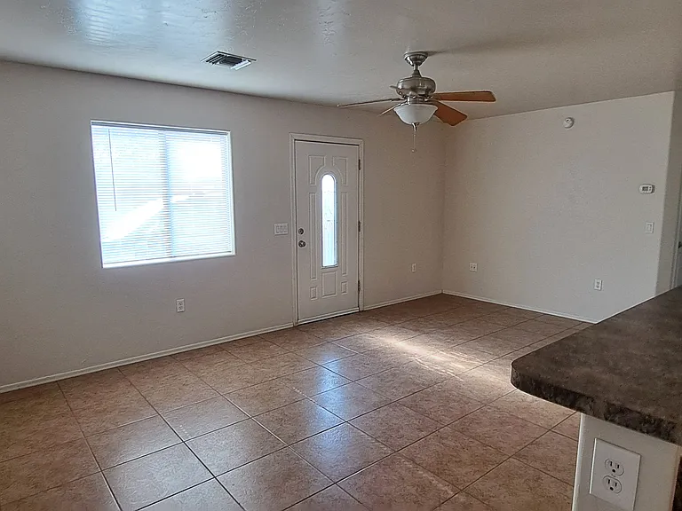 615 E Linden St — Photo 5