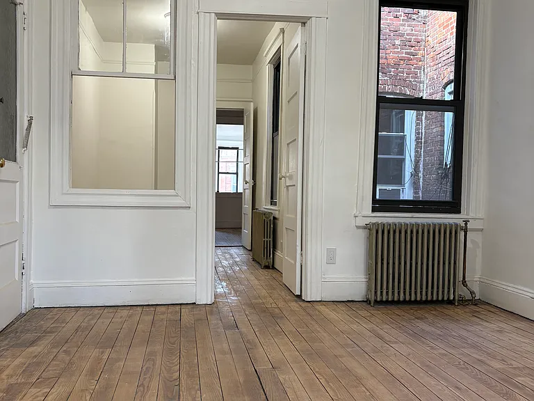1692 Gates Ave #3L — Photo 8