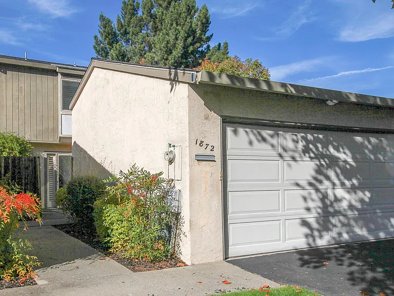 1872 Cannon Dr — Photo 3