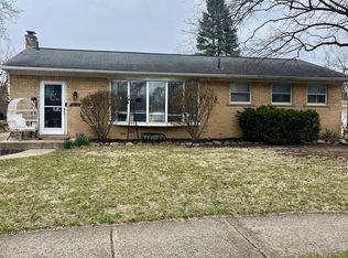 37022 Pinewood Rd, Wayne, MI 48184