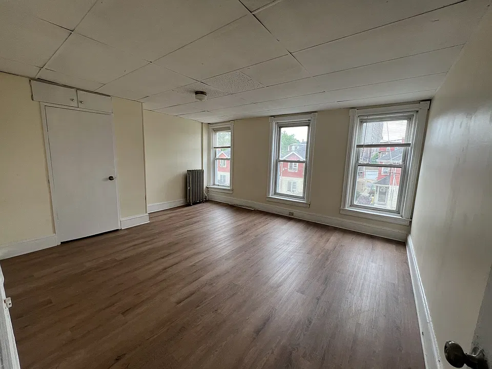 12 Montgomery Pl #2