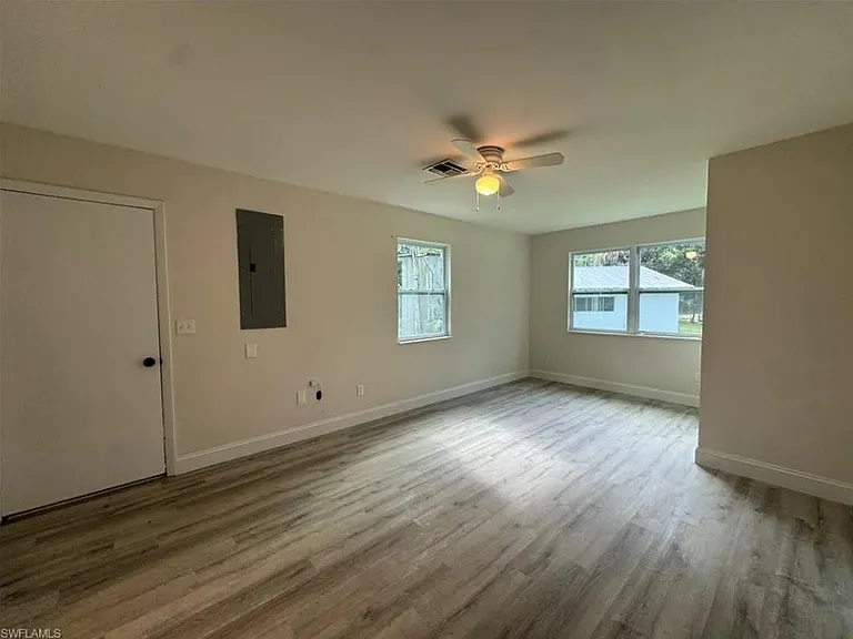 221 18th Ave NW — Photo 9