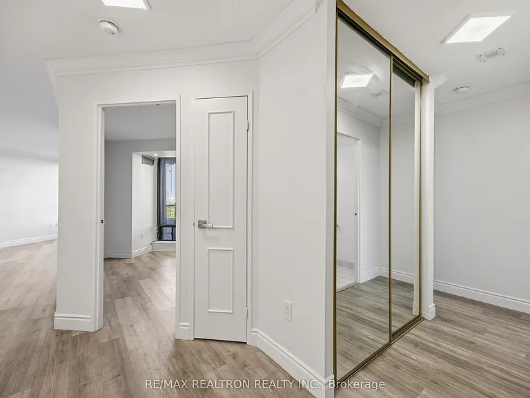 7440 Bathurst St #608 — Photo 17