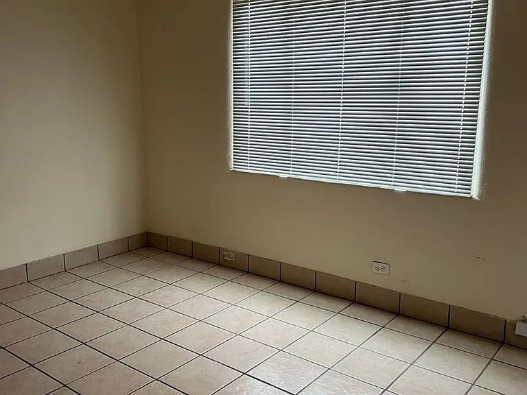 410 Virginia St NE — Photo 3