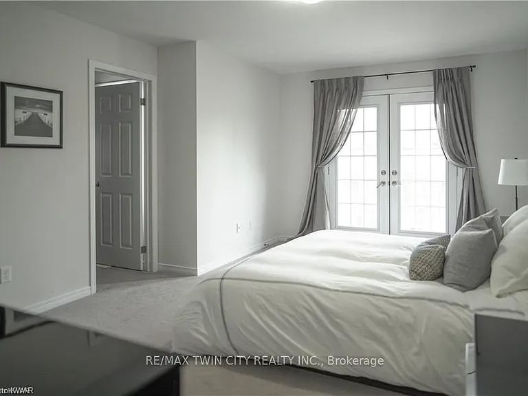 76 Meadowridge St — Photo 21
