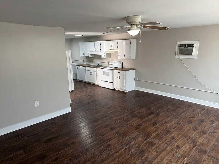 1022 W Main St #1 — Photo 13