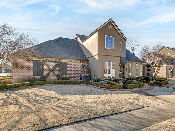 3rd image of 110 Saint Charles Cir