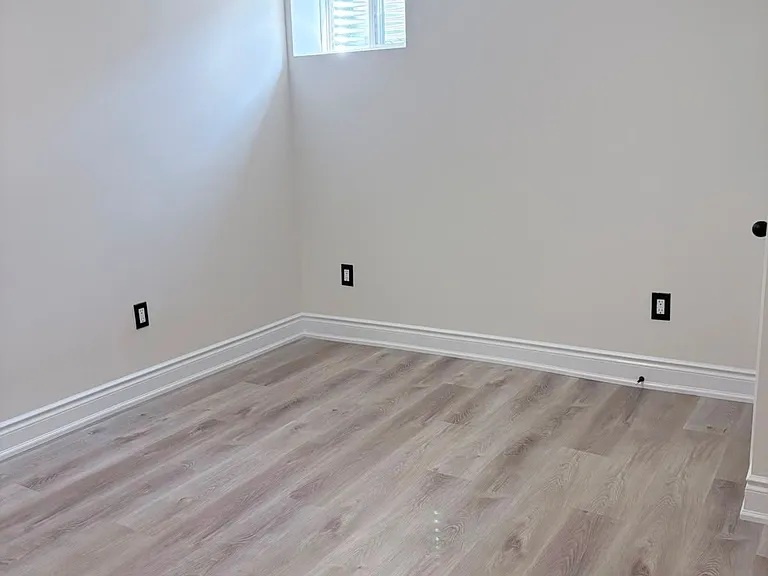 158 Wainscot Ave #BASEMENT — Photo 17