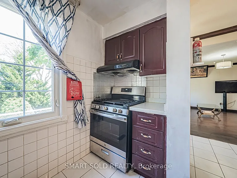 5 Horseley Hill Dr E — Photo 16