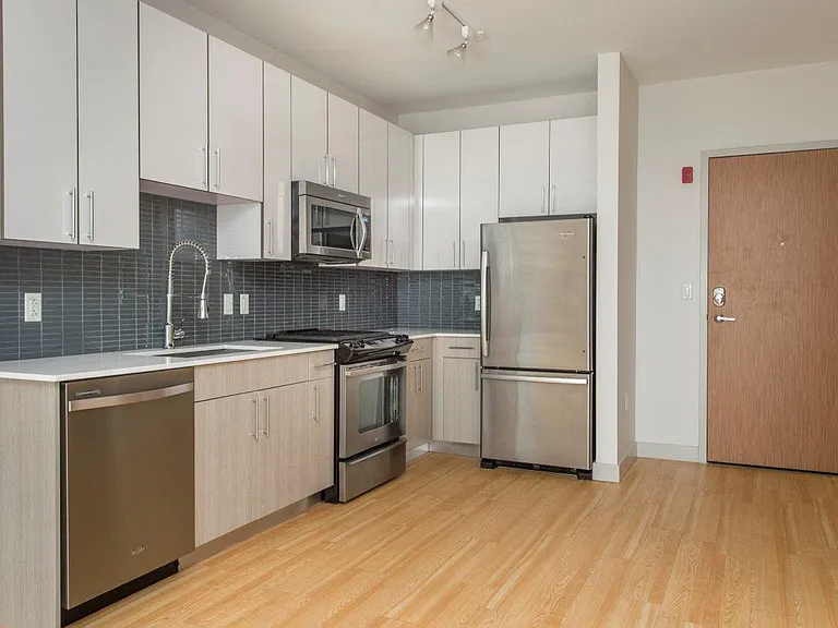 West Square Apartments — Photo 119