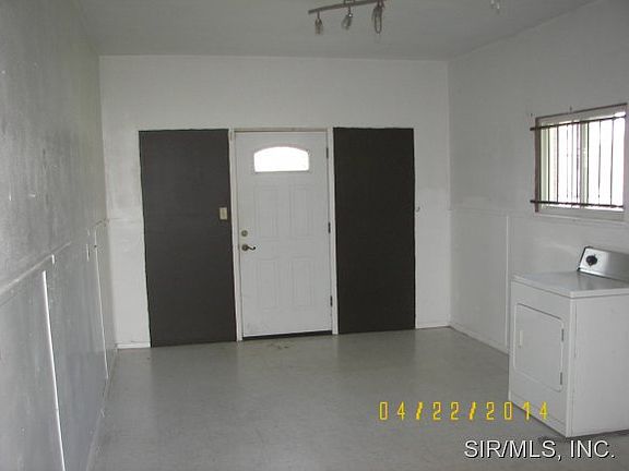 2nd image of 920 N 88th St
