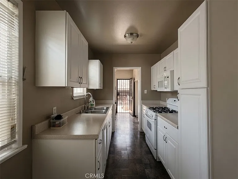 3907 Edgehill Dr — Photo 40