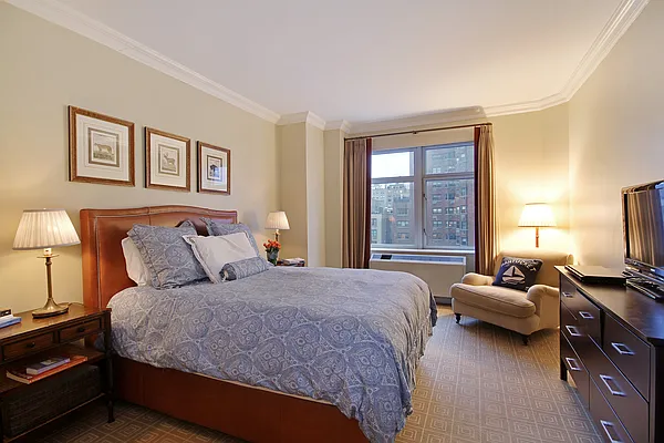 Rented by Douglas Elliman | media 8