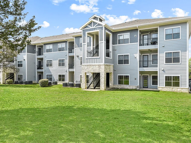 Park Place at Loyola Apartments — Photo 7