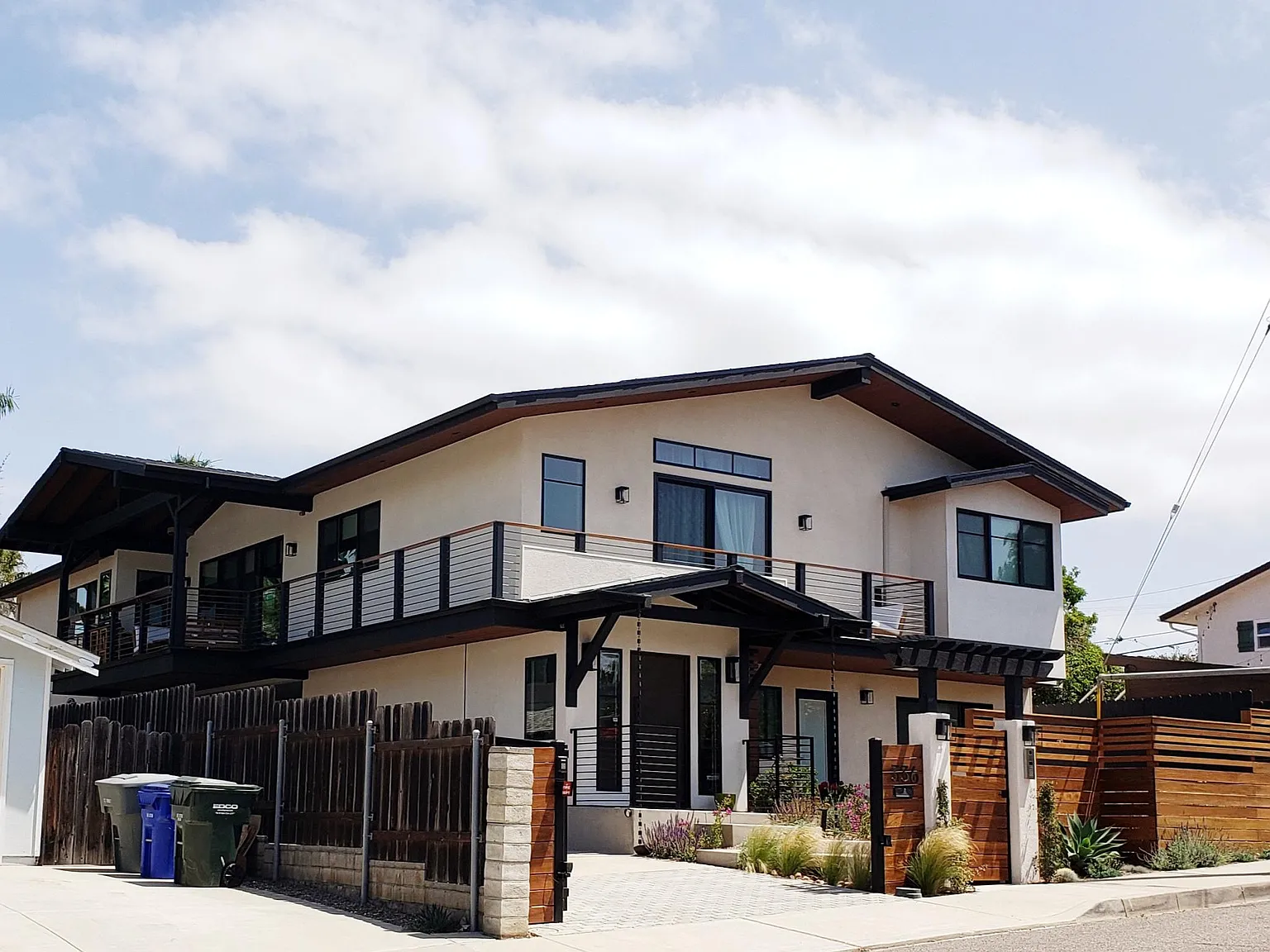 340 Sylvia St — Photo 1