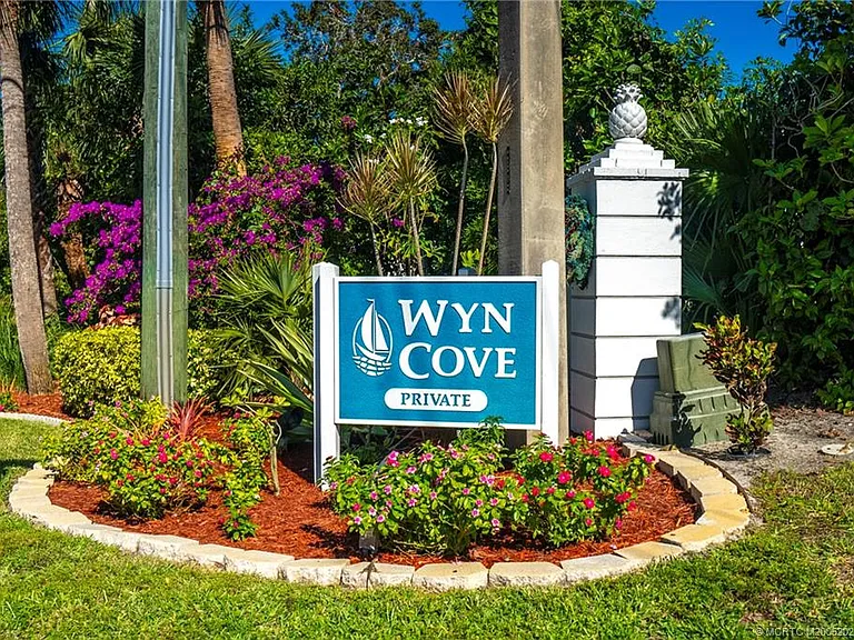 1446 Wyn Cove Dr — Photo 1