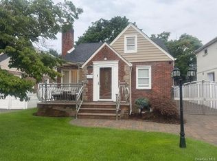 302 Oakford St, West Hempstead, NY 11552