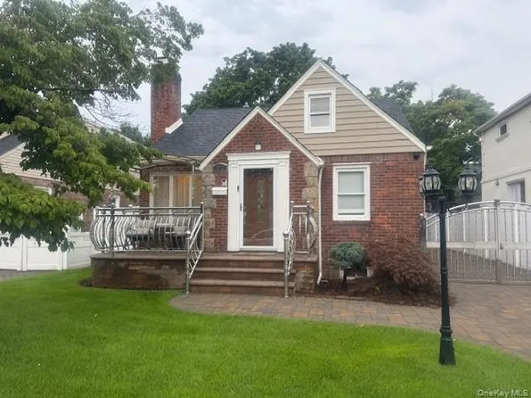302 Oakford St, West Hempstead, NY 11552