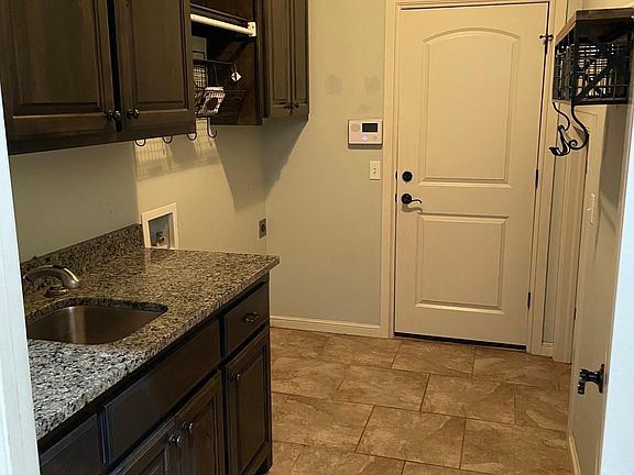 3rd image of 608 Dayton Cir