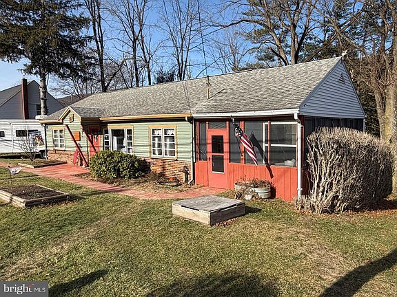 2nd image of 1839 Trevorton Rd