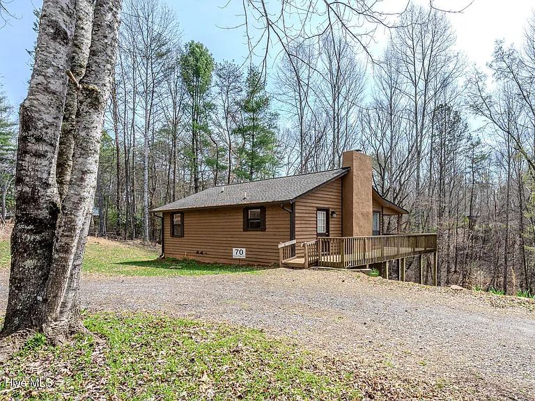 70 Beaver Ridge Trl — Photo 1