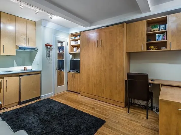 333 East 43rd Street image 1 of 6