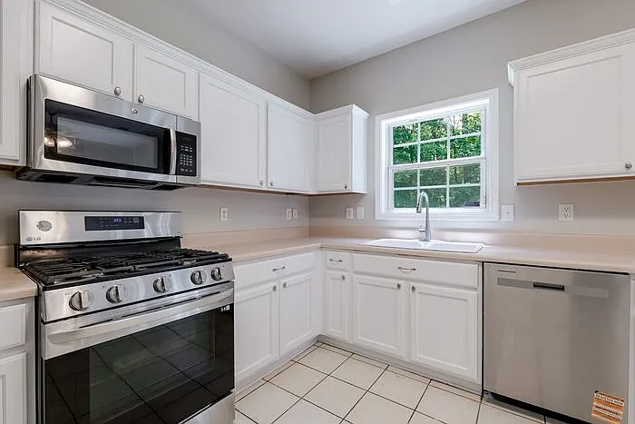 2148 Saint Albans Pl — Photo 13