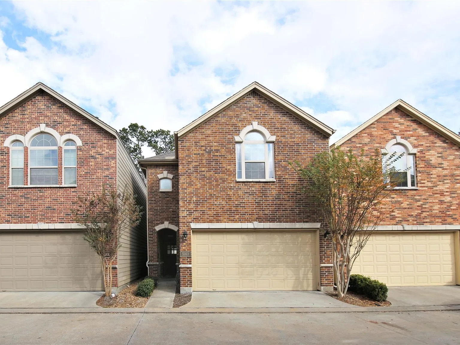 3 bed, 2.5 bath, 2133 sqft, $2,500 — Photo 1