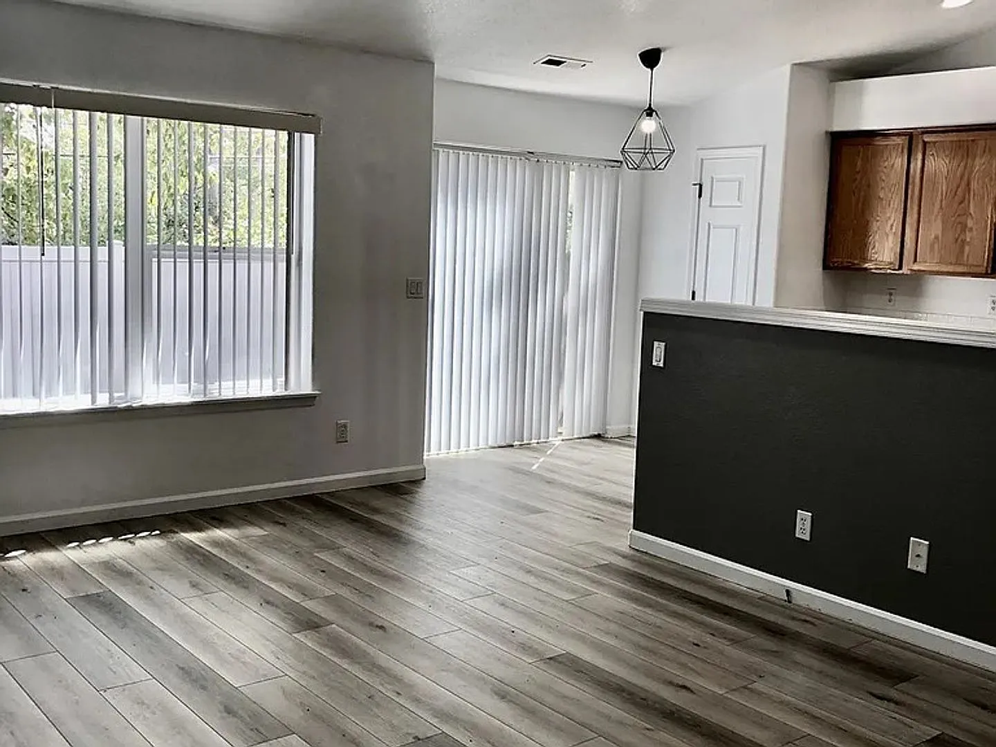 3 Bed | 2 Bath | 1,479 Sq Ft House in 3815 Century Dr, Eugene — Photo 4