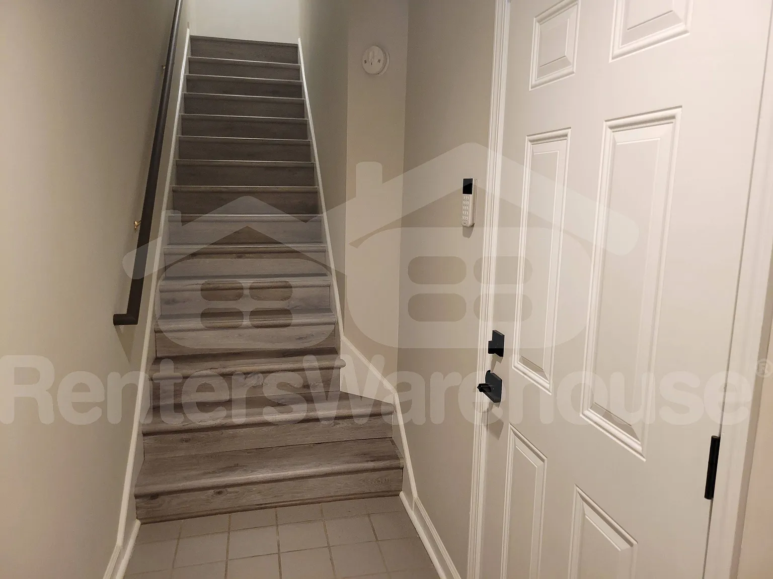Like New! Spacious Intown 2 Bedroom Townhome — Photo 3