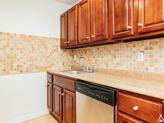 4th image of 349 Fenimore St #1