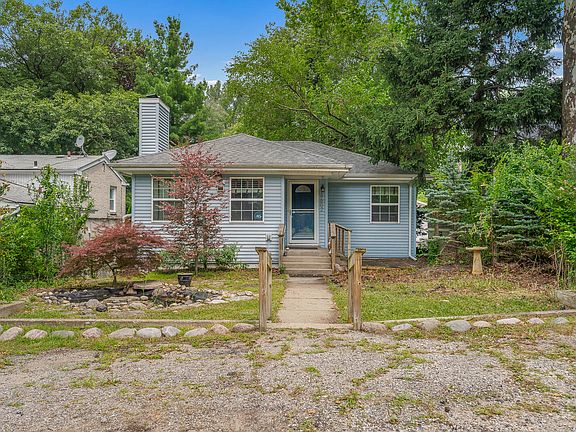 3rd image of 8602 Maple Ave