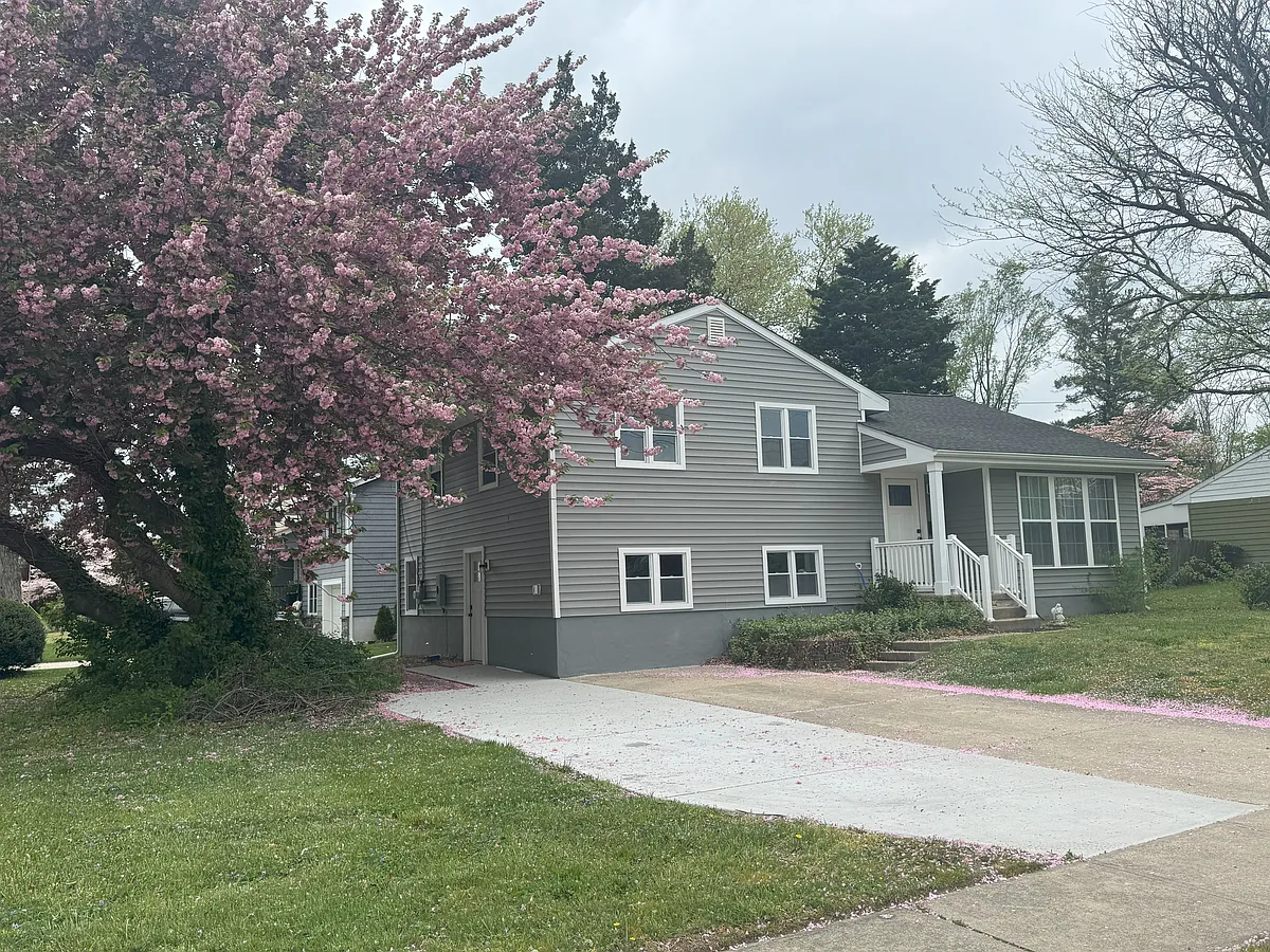 Beautiful corner lot with 2 car driveway and separate entrance for ground floor - 102 Maine Ave