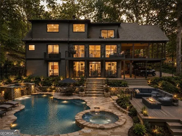 6680 Woodlake Dr, Flowery Branch, GA 30542