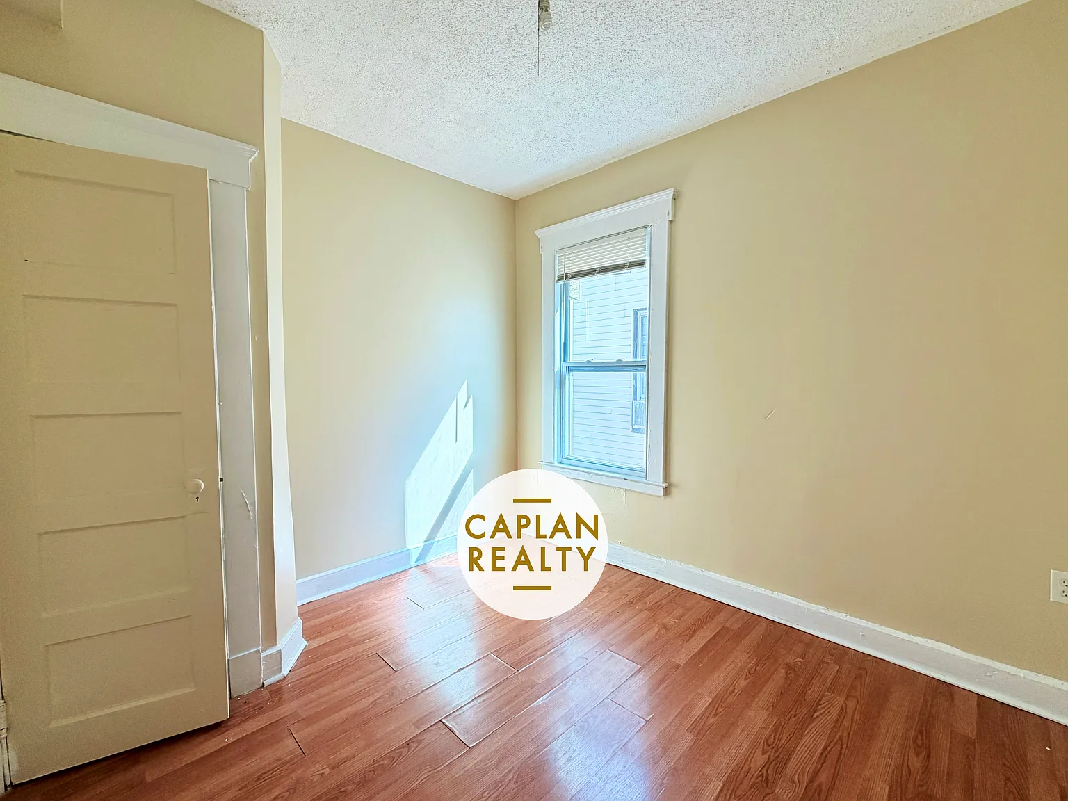 2 bed, 1600 sqft, $1,600 — Photo 4