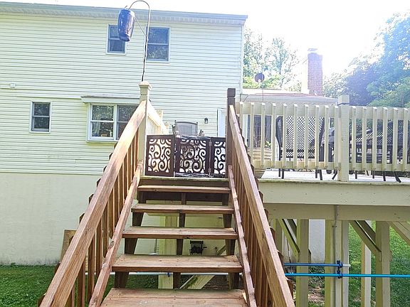 5th image of 5 White Oak Dr