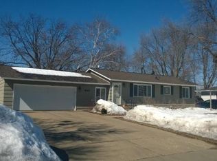 4327 Diamond Dr, Eagan, MN 55122