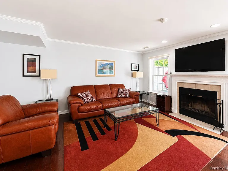802 Sara Cir — Photo 3