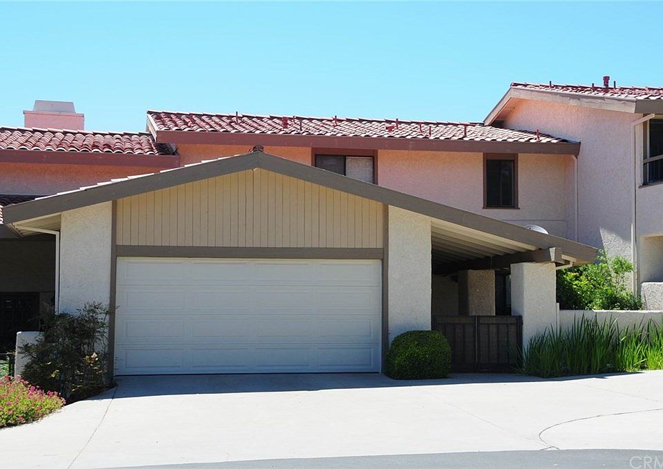 1st image of 3 Peartree Ln