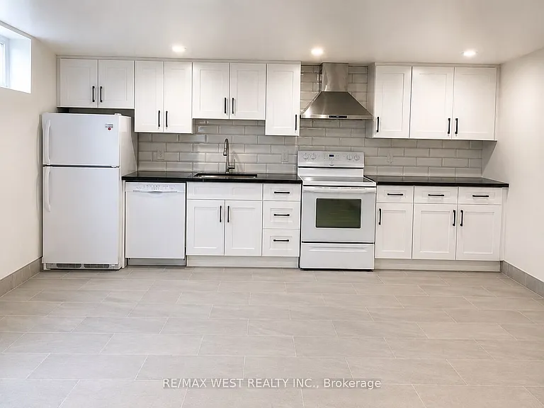 908 Lynx Ave — Photo 3