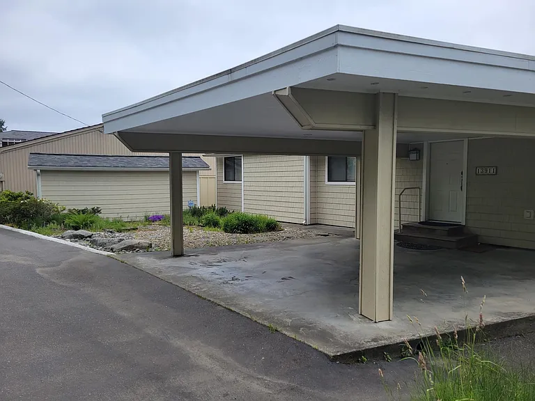 13911 E State Highway 106 — Photo 3