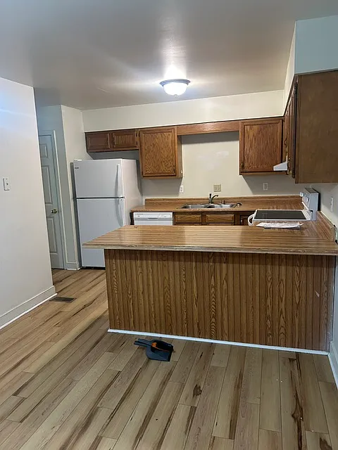 3 bed, 1.5 bath, 1392 sqft, $2,150 — Photo 2