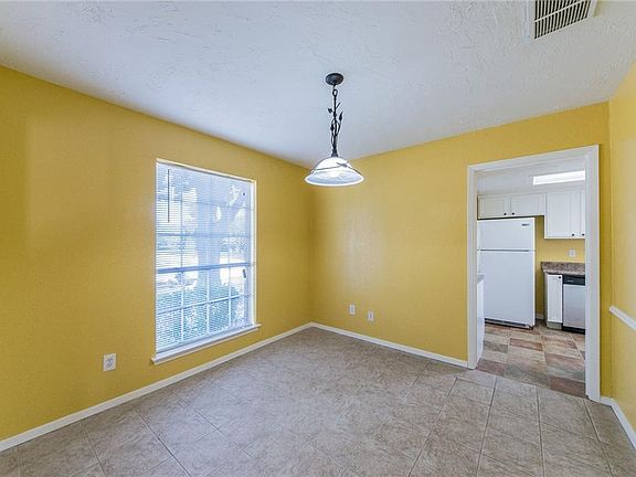 5th image of 4501 Burdock Dr